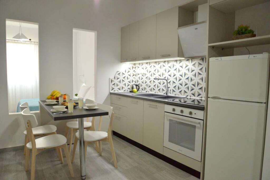 Alisahni Apartment Adámas Eksteriør bilde