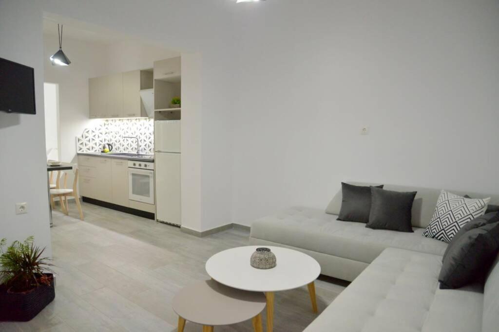 Alisahni Apartment Adámas Eksteriør bilde