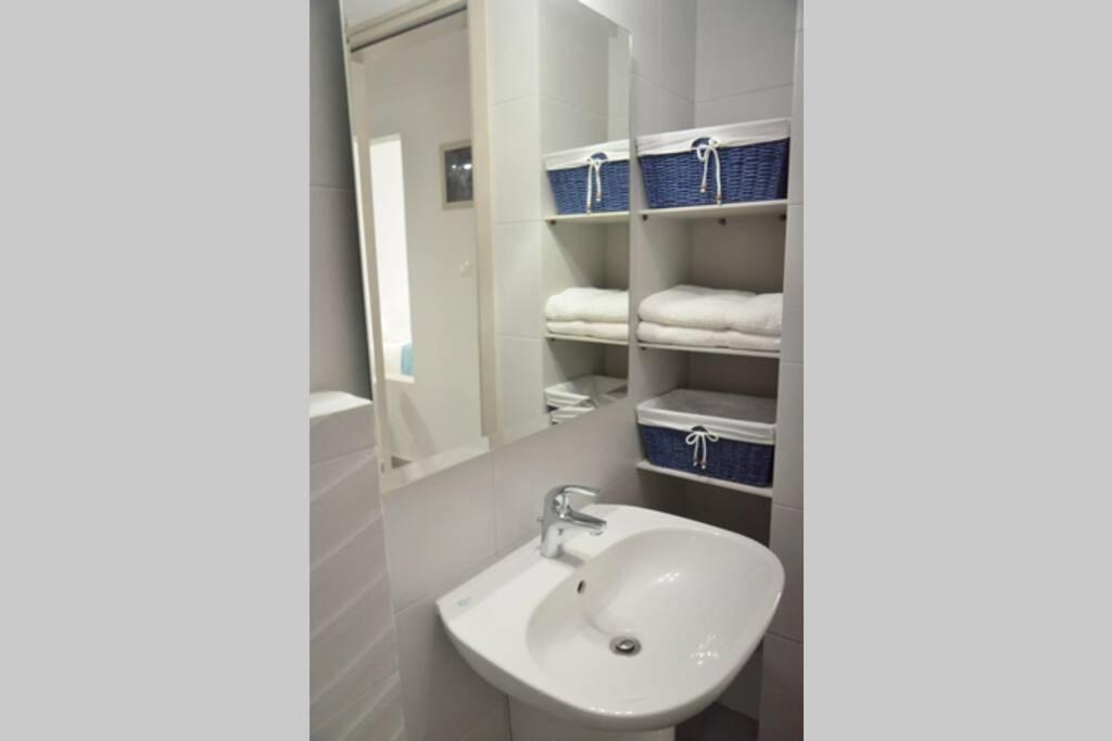 Alisahni Apartment Adámas Eksteriør bilde
